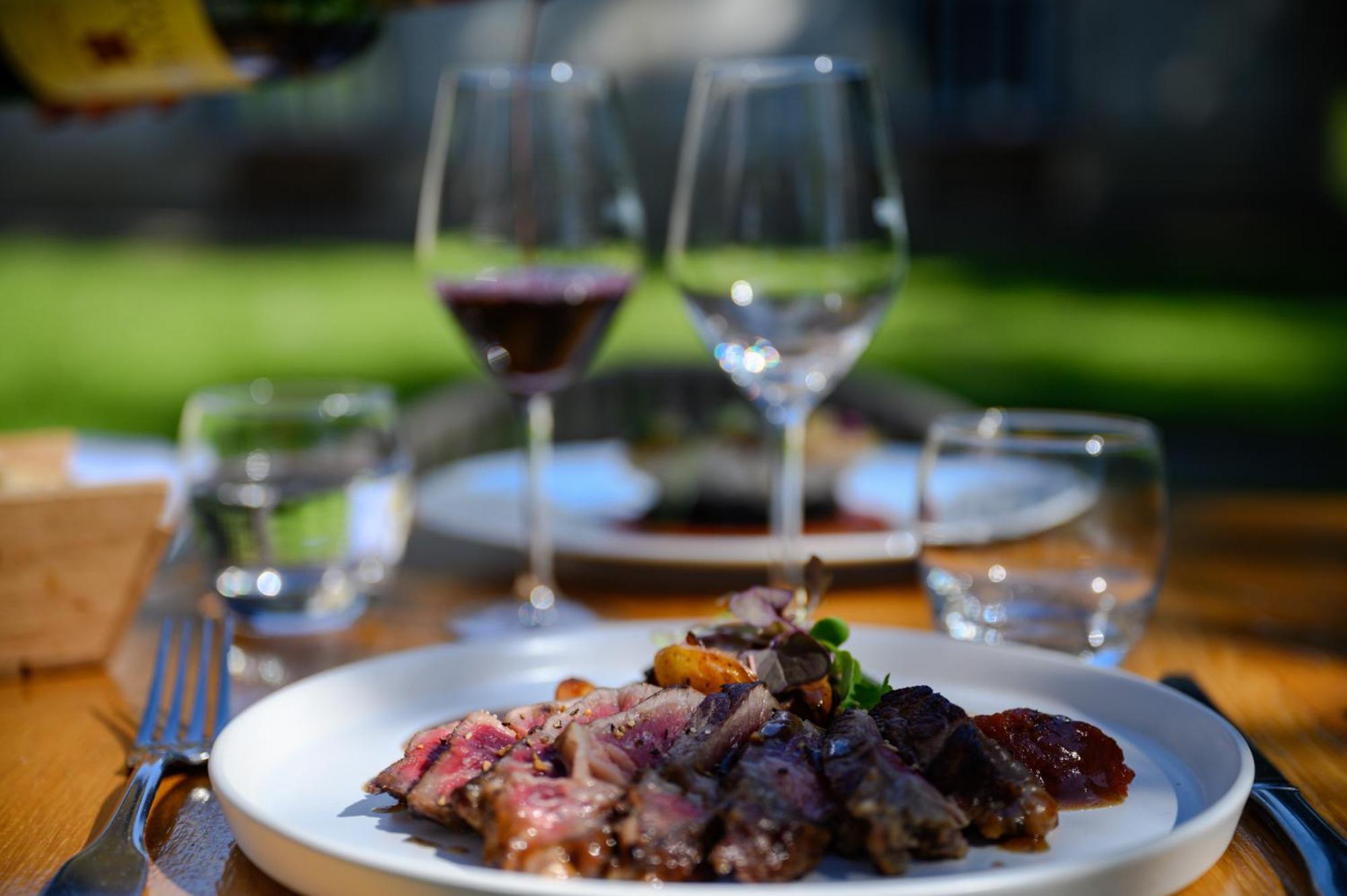 Pey La Tour - Logis Hotels & Restaurant Salleboeuf المظهر الخارجي الصورة